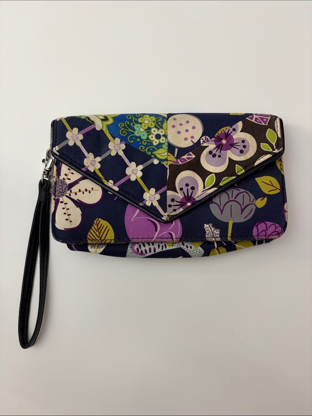 Vera Bradley Retired Floral Nightingale  Envelope Wristlet Clutch